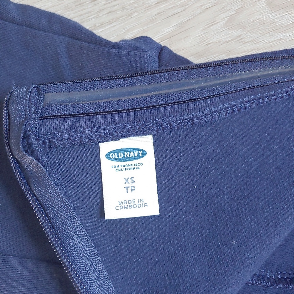 Clothes - Picture 3 of 3